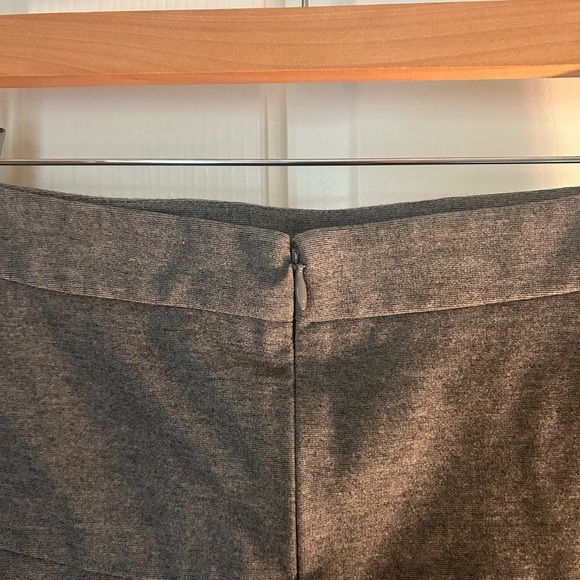 Banana Republic Fit and Flare Grey Mini Skirt Size 8 - Picture 4 of 7